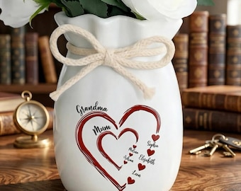 Vaso per fiori a forma di cuore personalizzato per mamma e nonna, brocca per fiori con nomi personalizzati per la famiglia, regalo per mamma e nonna di diverse generazioni, vaso per la mamma con i nomi dei bambini