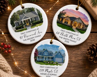 Gepersonaliseerd keramisch kerstornament voor een nieuw huis, kerstbal met een aquarelportret van een huis, aandenken aan het eerste kerstadres, housewarmingcadeau