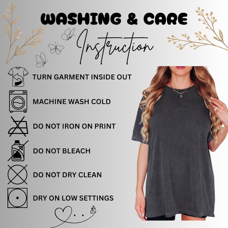 Puede incluir: Una camiseta gris oscuro de manga corta. La imagen incluye instrucciones de lavado y cuidado: dar la vuelta a la prenda, lavar a m&aacute;quina en fr&iacute;o, no planchar sobre la impresi&oacute;n, no usar lej&iacute;a, no limpiar en seco y secar a baja temperatura.