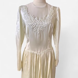 1940er Jahre Buttercreme Satin Brautkleid