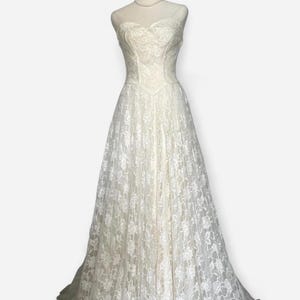 True Vintage 1950s cream lace and tulle wedding dress