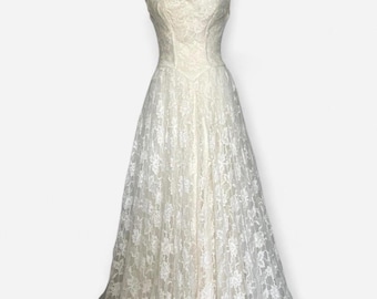 True Vintage 1950s cream lace and tulle wedding dress