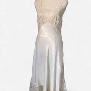 Vintage 1940s Ivory satin and crème lace bridal slip