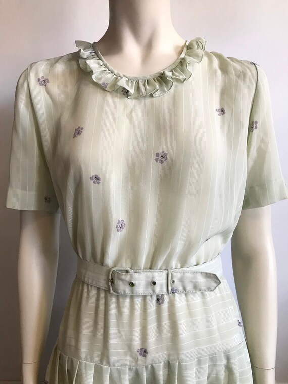 Pale Green Floral Dress (M) - image 4