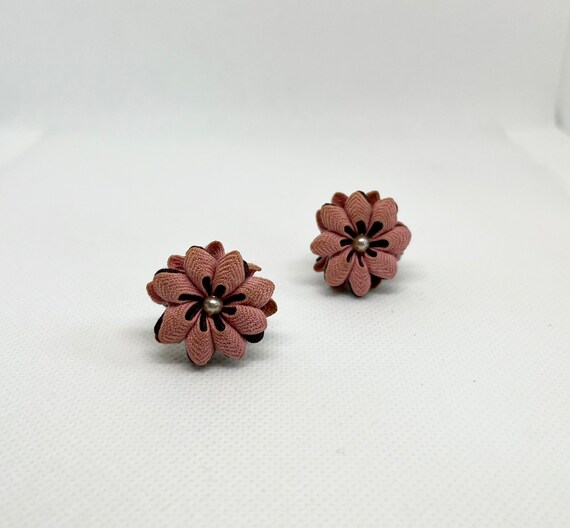 50s Pink Woven Flower Earrings - image 2