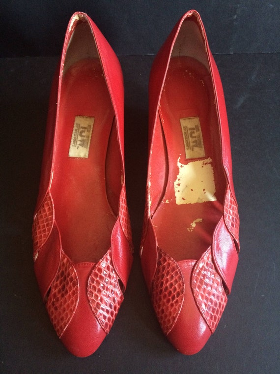 Red 80s Low Heeled Snake Skin Pumps