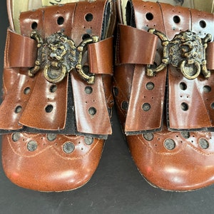 Late 60s Lion Shoes Size 5 1/2