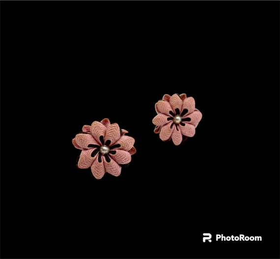 50s Pink Woven Flower Earrings - image 1