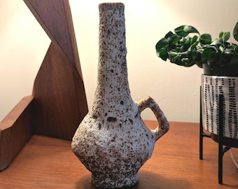 1970&#39;s vintage VEST Karameik Marius Van Woerden brutalist white &#39;fat lava&#39; vase