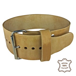 Peut inclure: Une ceinture d'halt&eacute;rophilie en cuir marron clair avec une boucle argent&eacute;e. La ceinture comporte plusieurs trous de r&eacute;glage et une petite sangle pour la fixer. L'image comprend un tampon "GENUINE 100% LEATHER".