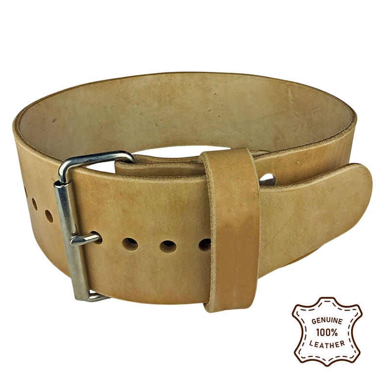 Peut inclure: Une ceinture d'halt&eacute;rophilie en cuir marron clair avec une boucle argent&eacute;e. La ceinture comporte plusieurs trous de r&eacute;glage et une petite sangle pour la fixer. L'image comprend un tampon "GENUINE 100% LEATHER".