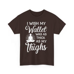 Sarkastisches T-Shirt mit Oberschenkel und Brieftasche - Unisex T-Shirt für Frauen und Männer