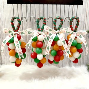 Jabón navideño colorido con forma de racimo de uvas – Barra de baño artesanal con forma de fruta – Regalo navideño para ella – Jabón decorativo único – Decoración para el baño tipo spa