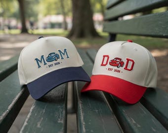 Matchande Disney Bilar mamma pappa hattar, Lightning McQueen broderad keps, Pixar familjesemestra hattar, Disneyresa, söt familjepark outfit present