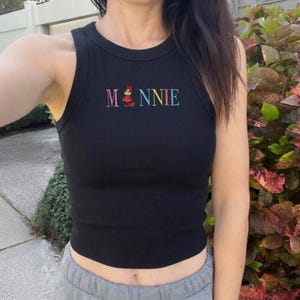 Camiseta bordada de Mickey y Minnie, camiseta de personajes de Disney, linda camiseta de Mickey, camiseta de Minnie Mouse, atuendo para viaje a Disney, camisetas de Disney a juego imagen 2