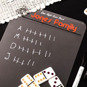 Marcador de juego personalizado con marcador blanco. Marcador de borrado en seco. Marcador acrílico para noches de juego. Regalos de apuestas personalizados. Accesorios para juegos de mesa.