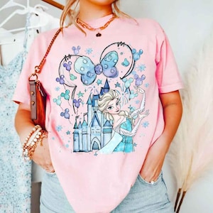 Watercolor Elsa Frozen Shirt, Princess Elsa Magical Castle Tee, Aesthetic Mickey Bow Balloons Top, Winter Wonderland Disney Princess Shirt imagem 1