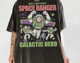 Maglietta Buzz Lightyear Galactic Hero, maglietta retrò Space Ranger Spin, regalo per i fan di Toy Story, maglietta coordinata per la squadra Space Ranger delle vacanze Disney