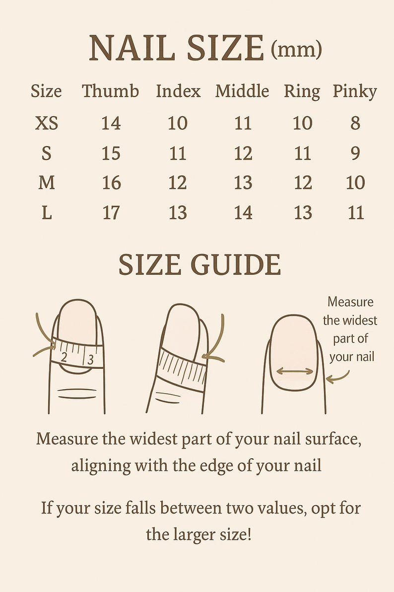 Op de afbeelding: Een beige afbeelding met nagelmaten in millimeters. De tabel toont maten van XS tot L, met bijbehorende duim-, wijs-, middel-, ring- en pinkmaten. Bevat een maattabel met illustraties over hoe de nagelbreedte te meten.