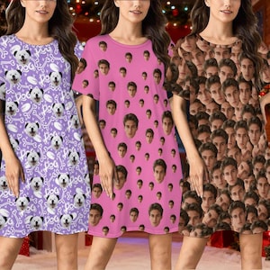 Könnte beinhalten: Drei kurzärmelige Kleider. Eines ist lavendelfarben mit einem sich wiederholenden Muster aus weißen Hundegesichtern und Knochen. Das zweite ist rosa mit sich wiederholenden Gesichtern. Das dritte ist braun mit sich wiederholenden Gesichtern. Alle Kleider haben einen runden Halsausschnitt.