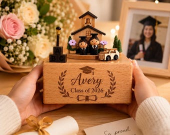 Caja de música personalizada para graduación, recuerdo de madera con nombre personalizado, regalo para la promoción de 2026, regalo para graduados de jardín de infancia