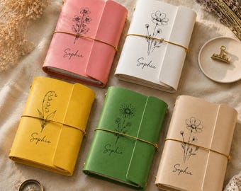 Cuaderno de cuero personalizado con la flor de nacimiento, funda recargable para cuaderno de viaje tríptico con nombre personalizado, tamaño A5/A6, regalo de cumpleaños para ella.