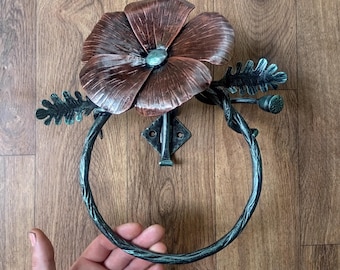 Metal Flower Towel Holder: Handcrafted Bathroom Decor in Rustic Gift