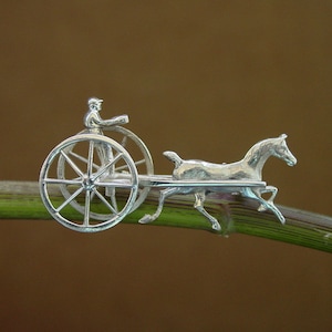 Harness Racing Brosche - High-Wheeled Sulkies Pferd Pin Brosche - Harness Sterling Silber - Harness Racing Brosche - Pferdeschmuck