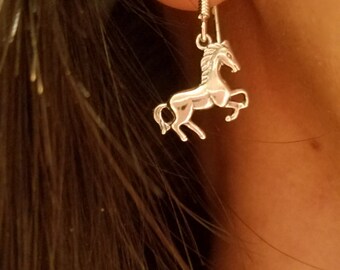 Orecchini in argento sterling a forma di cavallo al galoppo: regalo di gioielli equestri