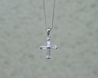 Sterlingzilveren kruisketting: christelijk doopcadeau