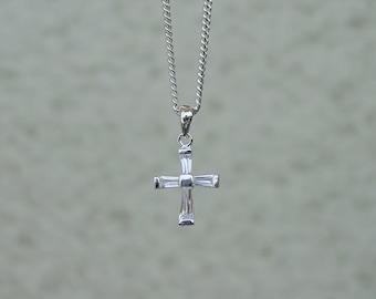 Cross Geschenk Christian Cross Schmuck Taufe Geschenk • Erstkommunion Halskette • Kleine Mädchen Taufe Halskette Taufe • Silberner Kreuz-Charme