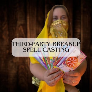 Könnte beinhalten: Eine Frau mit einem gelben Kopftuch hält ein Tarotkarten-Deck in der Hand. Der Text "THIRD-PARTY BREAKUP SPELL CASTING" ist über den Karten zu sehen.