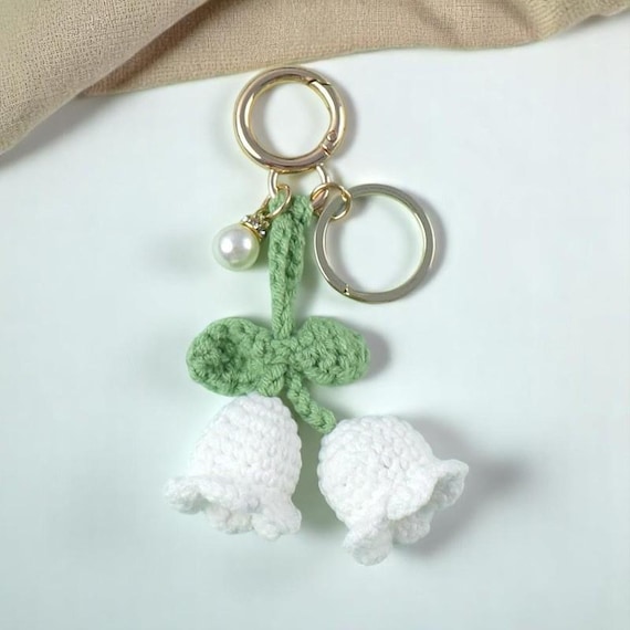 かぎ針編みのスズランキーホルダー：ハンドメイドウールの花柄バッグ