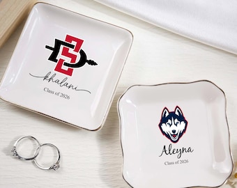 Gepersonaliseerde ringschaal met collegelogo, aangepaste afstudeercadeau klas van 2026, afstudeervak universiteitssieraden, cadeau alumni