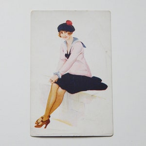Cartão postal antigo 1917 francês parisienne moda marinheiro menina cabelo cortado vintage papel efêmera chique paris pastel rosa