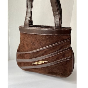 Bolso vintage de ante marrón con ribete de vinilo, monedero con asa superior, estilo bohemio.