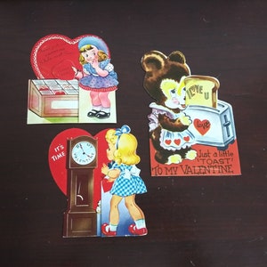 Elija una tarjeta de felicitación vintage del día de San Valentín Caja de chocolates Reloj de abuelo o tostada de oso 50's Mid Century Love Note Ephemera Gift