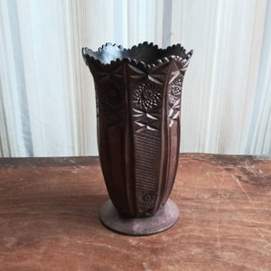 Vintage Vase Regaline Flower Vase Sunburst Starburst Cross Hatch Flower Pattern Scalloped Rim Bronze Wood Look 50&#39;s 60&#39;s Mid Century Decor