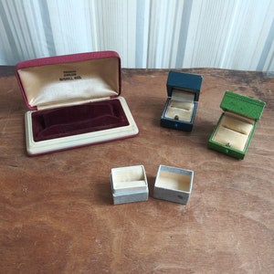 Caja de presentación de joyería vintage y antigua Selección de caja de reloj - Caja de anillo - Forrado de terciopelo - Joyeros de Nueva Inglaterra - Efímera de almacenamiento de joyería