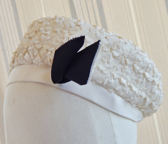 Vintage Hat Ivory White & Navy Braided Straw Bere… - image 1
