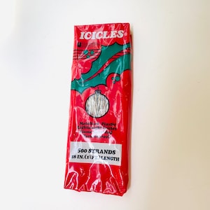 Vintage Tinsel Strands Metalized Plastic Icicles Box of 500 Strands Flame Retardant Union Wadding Co Pawtucket RI Made in USA Tree Tinsel