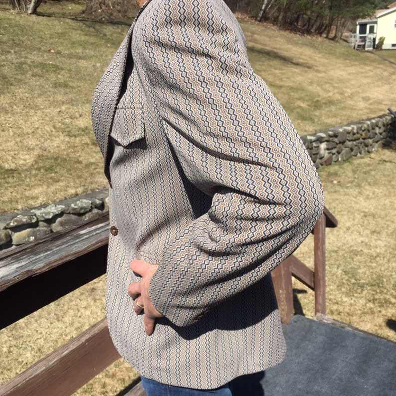 70s Men/'s Polyester Blazer Wide Collar Size 40 Short 1970s Style Disco Era Fashion Gladding/'s Worcester Tan Navy Diamond Pattern Suit Coat