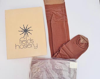 Vintage lårhöga nylonstrumpor: Fields Hosiery, neutral brun, storlek 11.5-12 (2 par)