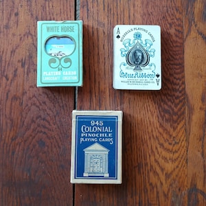 Escolha do pacote vintage de cartas de baralho Russel's Blue Ribbon White Horse NY Fotos Colonial Pinochle Game Night Jogador de cartas Colecionador de jogos de azar