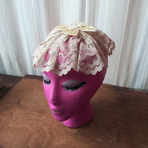 Vintage Lace Hair Kerchief Round Chapel Cap Veil Prayer Cap Lace with Velvet Bow 50&#39;s Mid Century Fashion Wedding Veil Bridal Headpiece