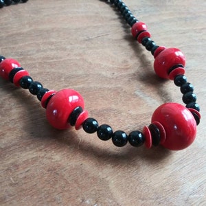 Vintage Necklace Black & Red Chunky Beads Statement Necklace 80&#39;s Fashion Jewelry