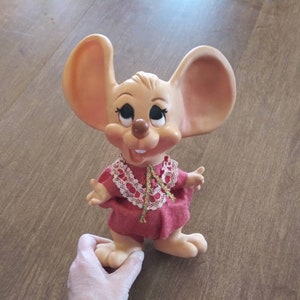 Vintage Roy Des de Florida Big Ear Mouse Bank Huron Productos Big Goofy Grin Vestido Rosa 60's 70's Kitsch Decor Children's Bank Topo Gigio
