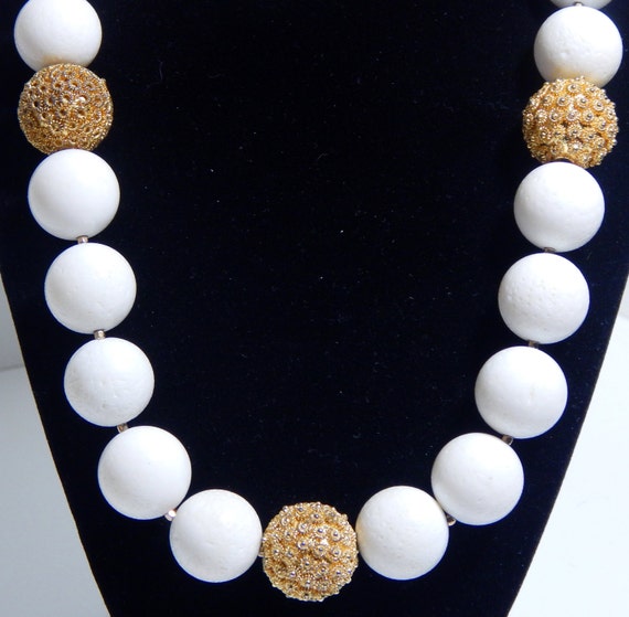 Vintage Necklace Gold and White Milk Glass Beaded… - image 2