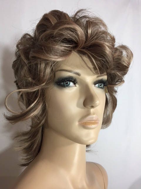 Vintage 70s Blonde Shag Wig: Feathered, Wavy, Curly  display picture 1