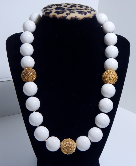 Vintage Necklace Gold and White Milk Glass Beaded… - image 1